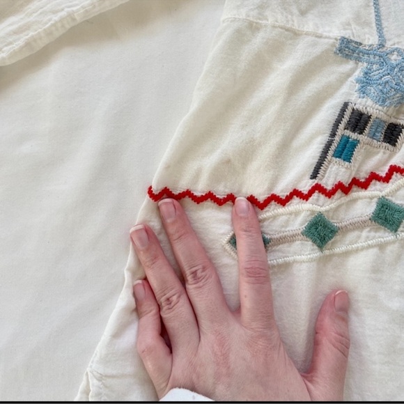 Gorgeous Embroidered NWOT top! - Picture 6 of 8